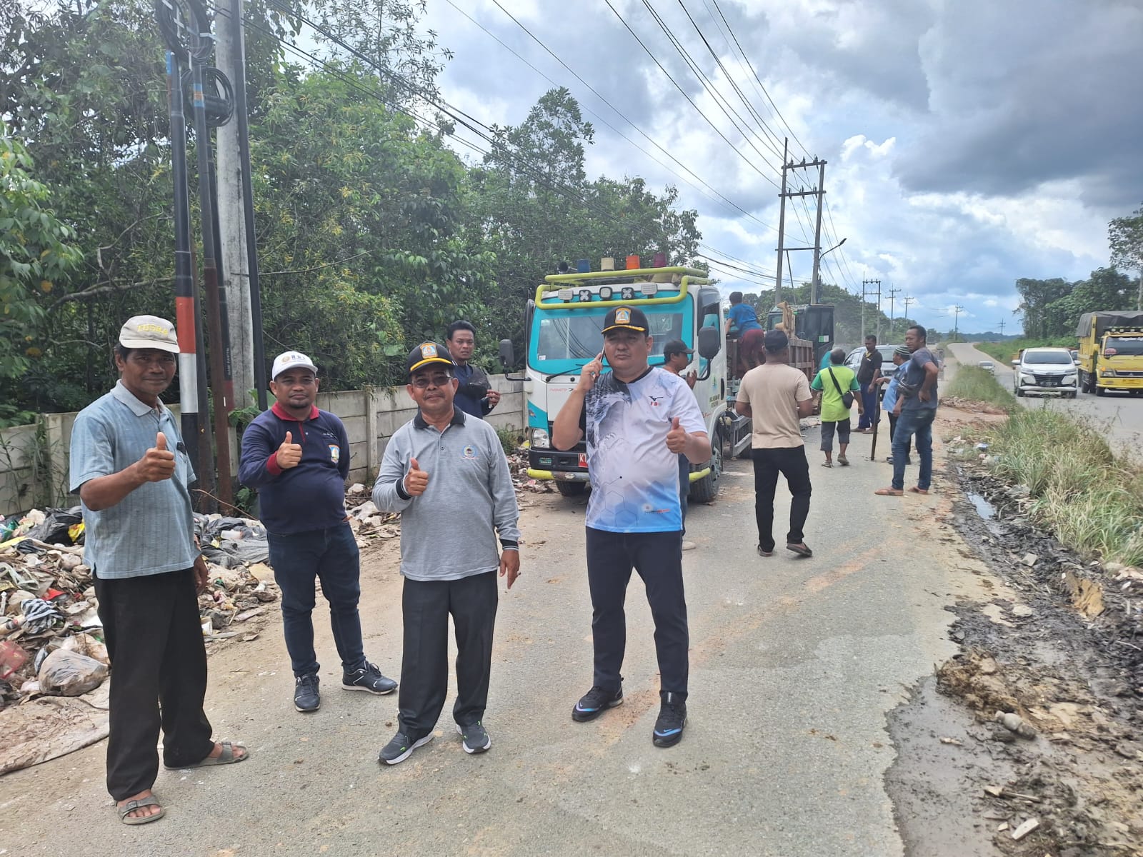 Aparatur Kecamatan dan Kelurahan di wilayah Kecamatan Balikpapan Utara melaksanakam Jumat bersih/gotong royong